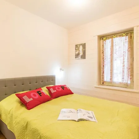 T2 Avec Coin Montagne, 6 Couchages, Monetier Les Bains, Proche Commerces Et Navettes - Fr-1-330f-35