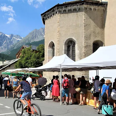 T2 Avec Coin Montagne, 6 Couchages, Monetier Les Bains, Proche Commerces Et Navettes - Fr-1-330f-35 *